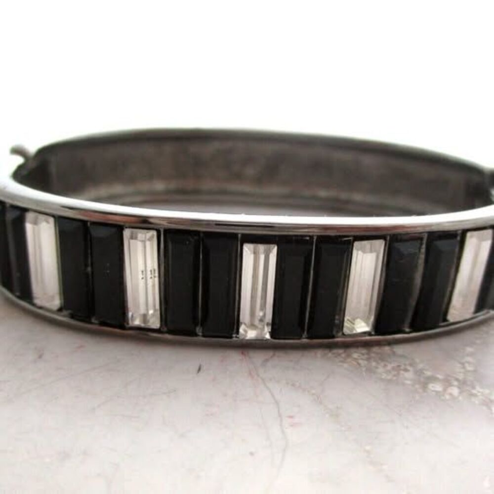 SWAROVSKI Swan Hinged Black Baguette CRYSTAL Bangle Bracelet